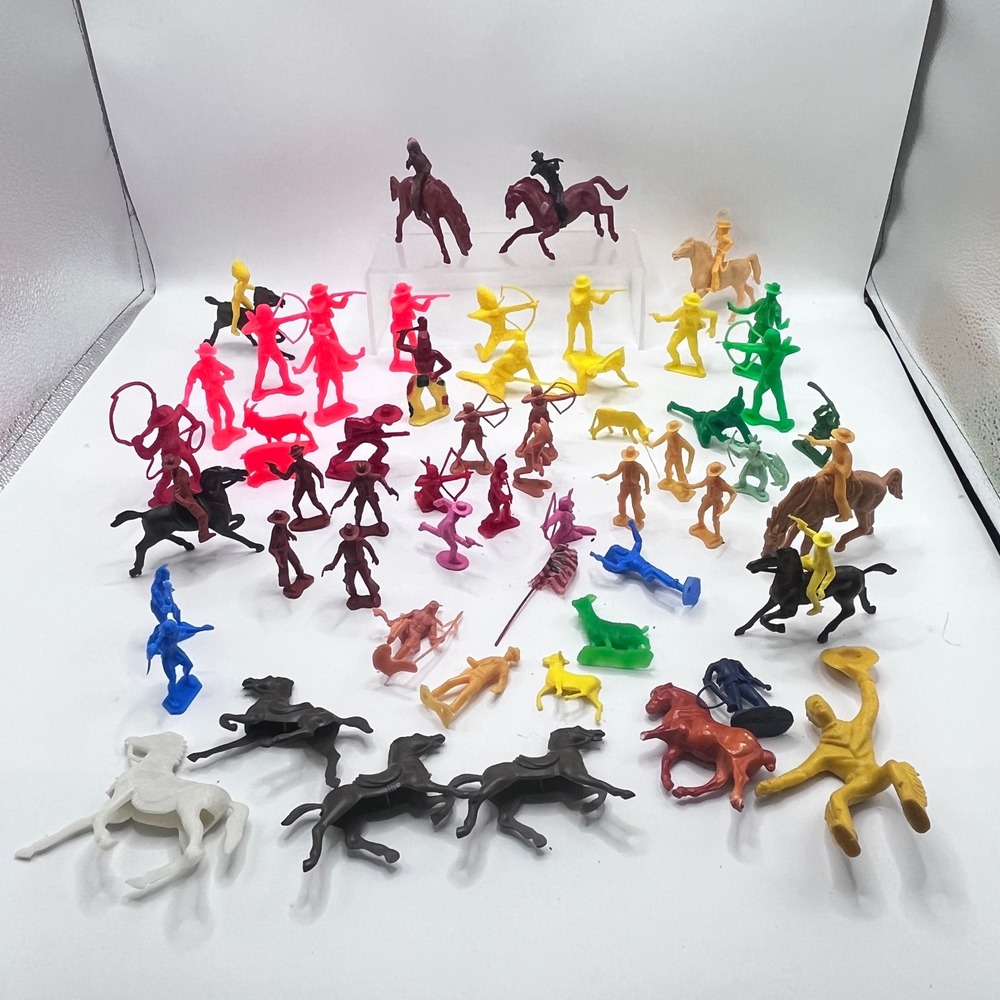 Vintage Plastic Toy Soldiers Cowboys Indians Wild West Figures Lot Mixed Colors
